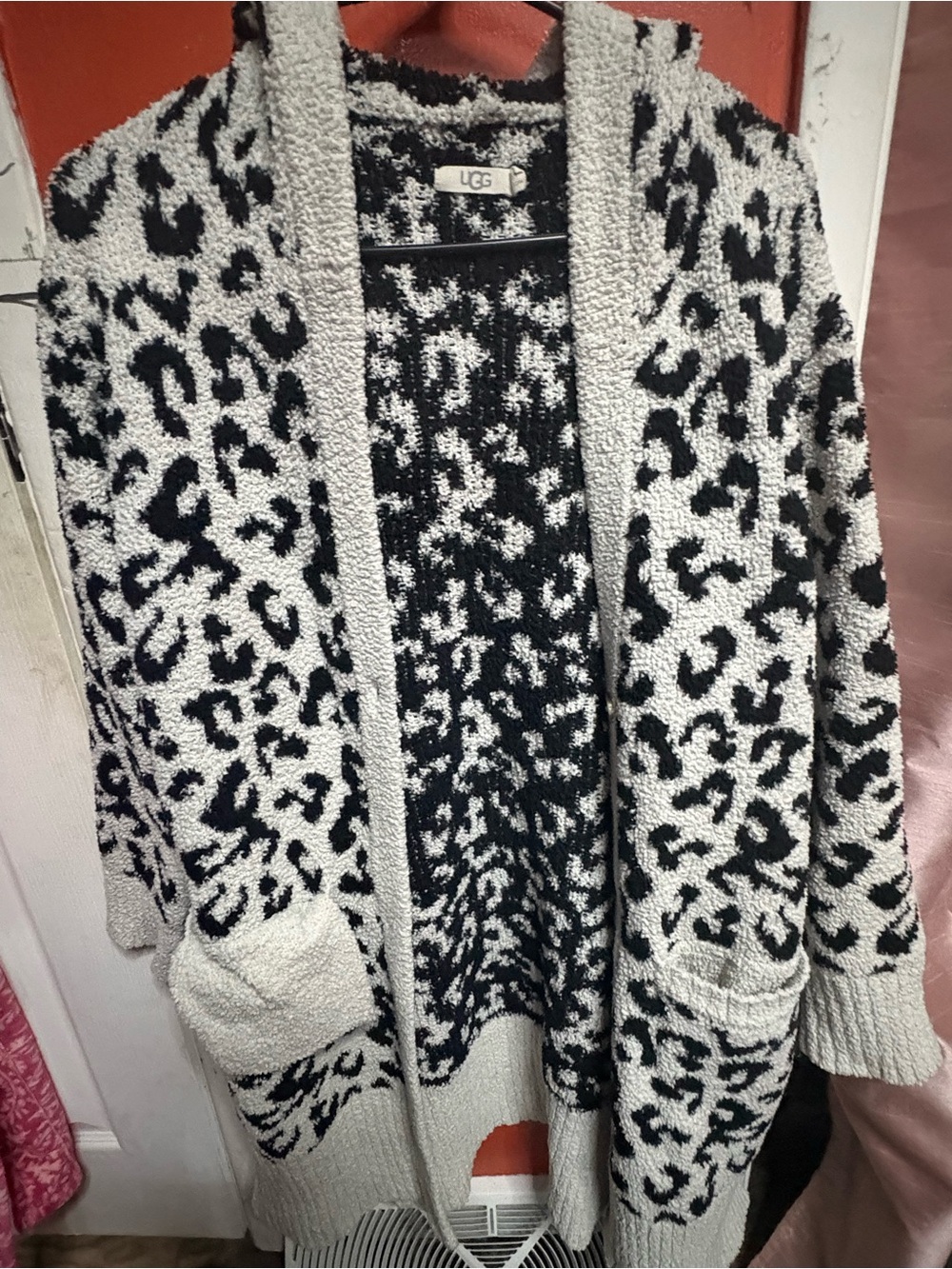 UGG Women's Black & Cream Leopard Print Open-Front Cardigan definitely oversize